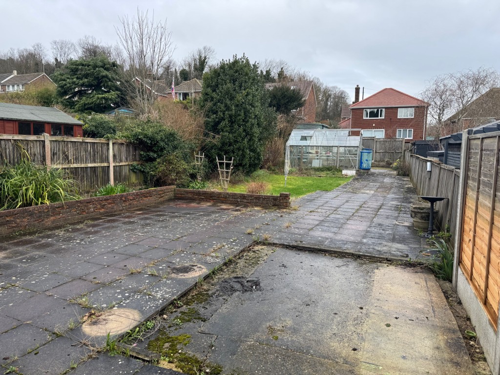 Lot: 126 - THREE-BEDROOM SEMI IN POPULAR LOCATION - Rear garden